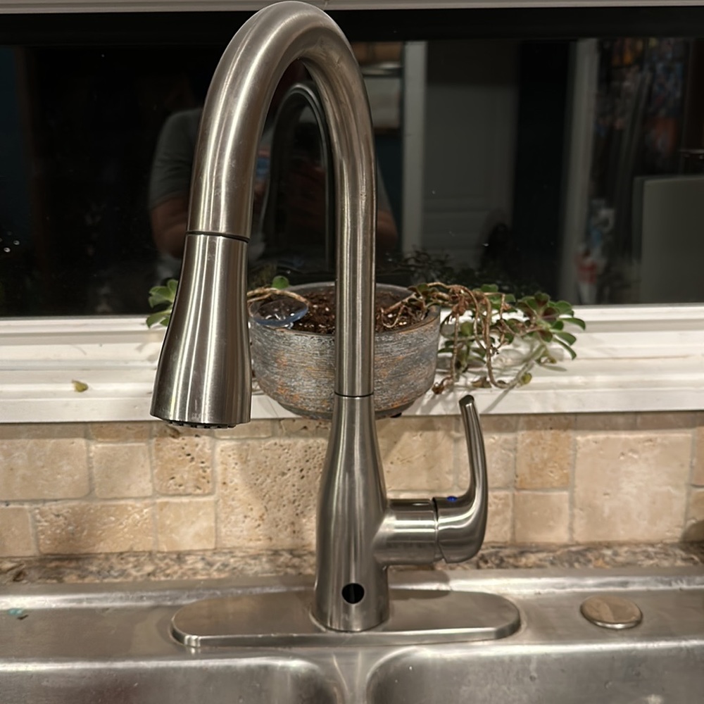Brand New Open Box Flow Motion Activated Kitchen Faucet - Picture 6 of 7